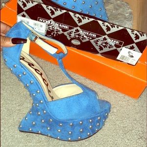 Heeless studded shoe